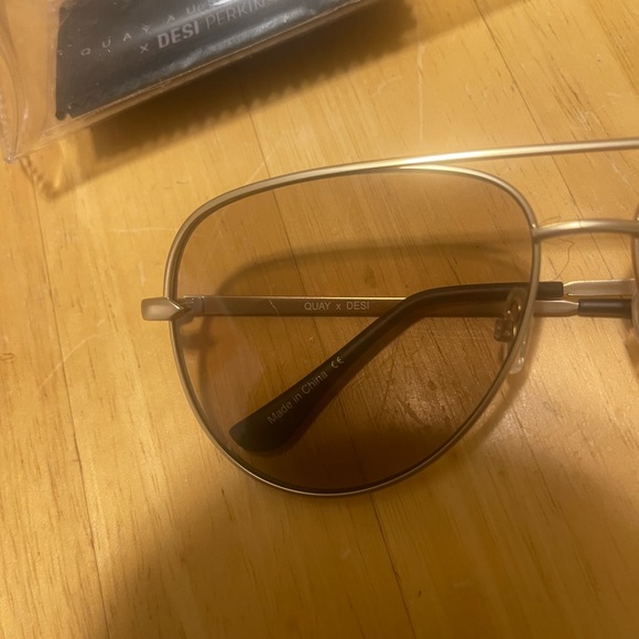 Quay Australia High Key Sunglasses - Gold/Gold | Desk Perkins Collaboration,NEW - Picture 12 of 14